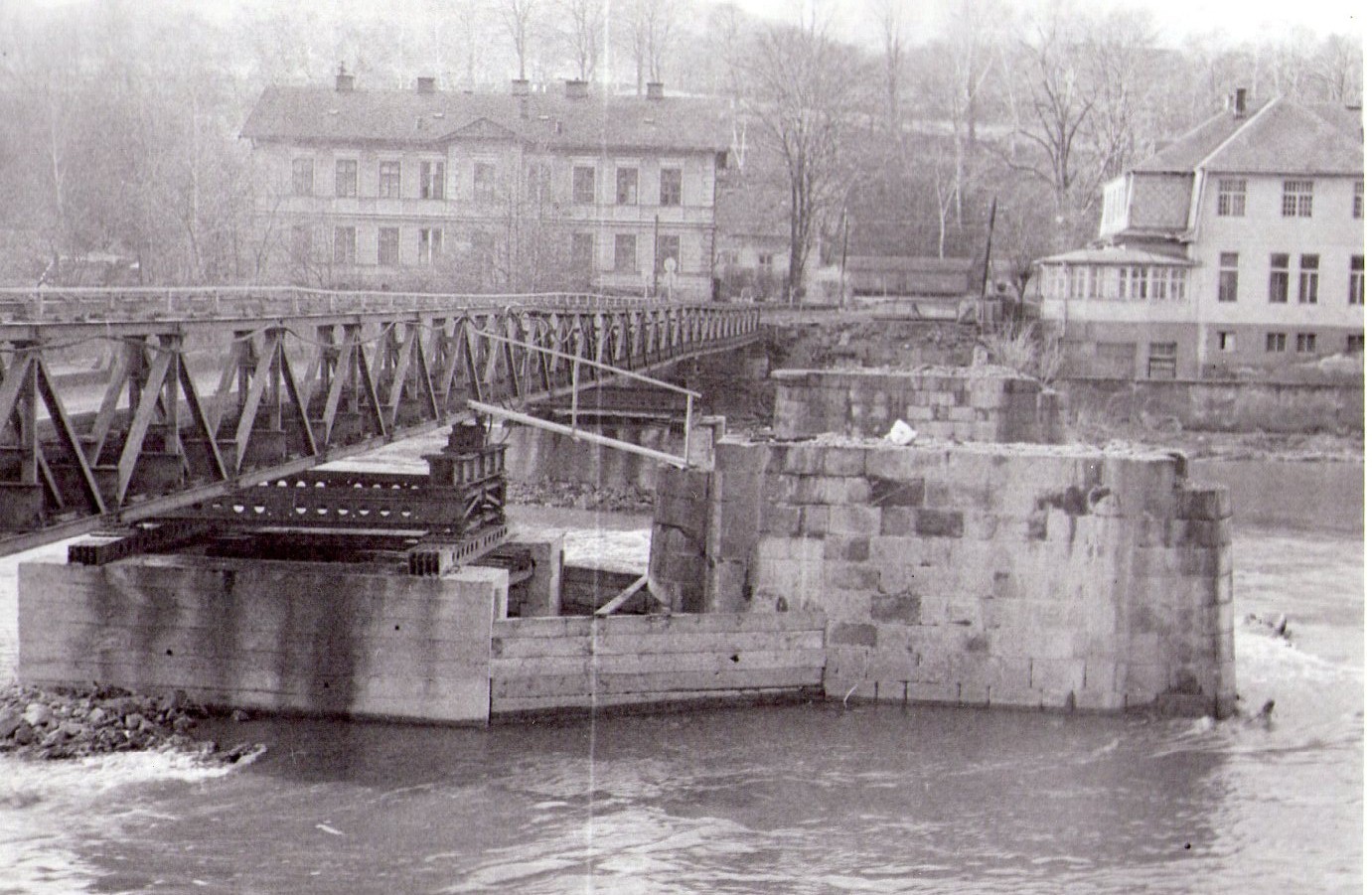 24.Most v Lužný u Perštejna směr nádraží.